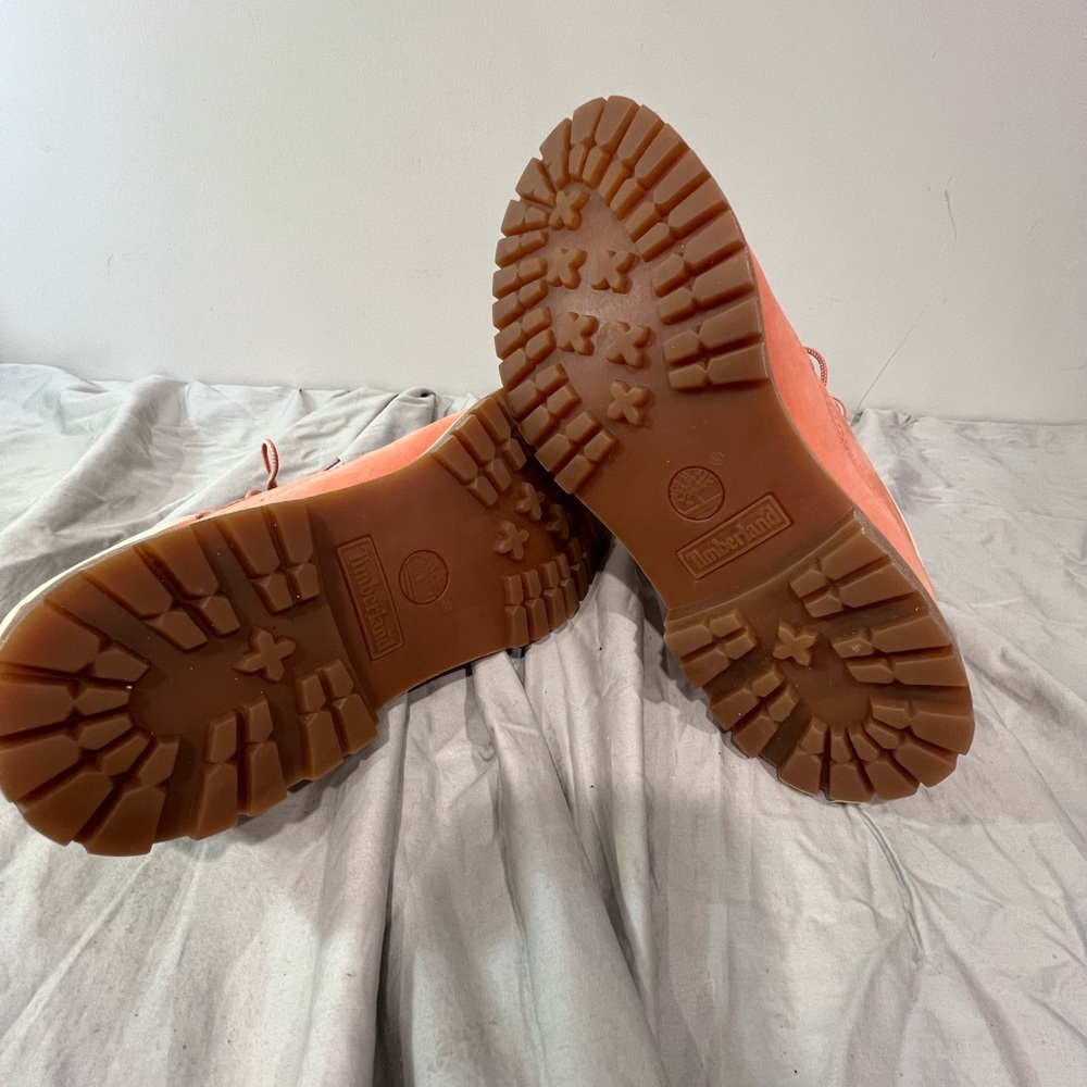 Salmon Pink suede Timberlands. Women’s size 9 1/2. - Picture 8 of 9